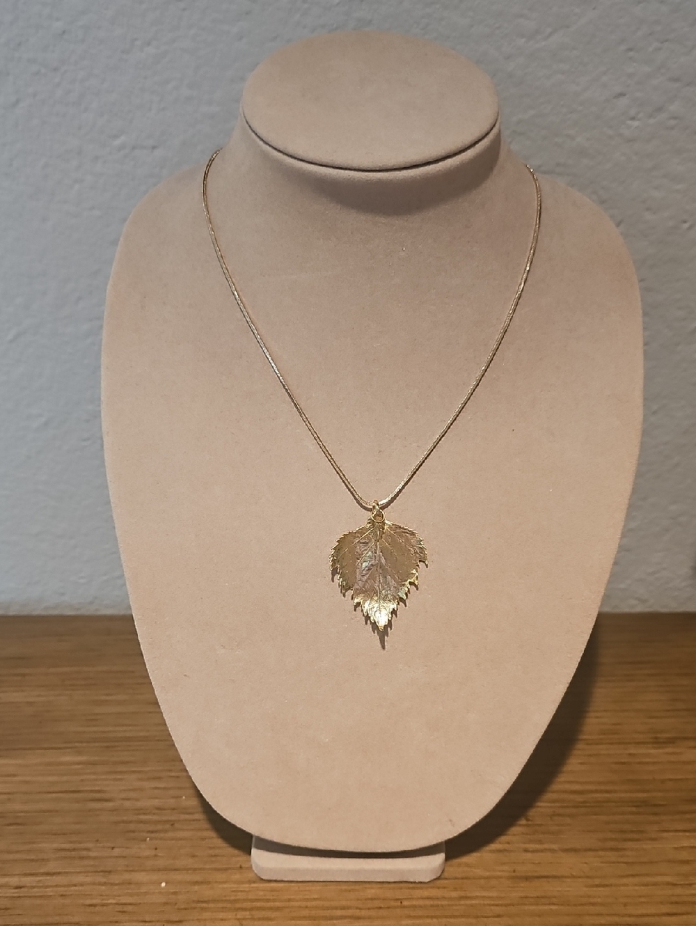 VTG Genuine 24K Gold-Dipped Leaf Pendant Necklace | 30" Chain + 2" Extender